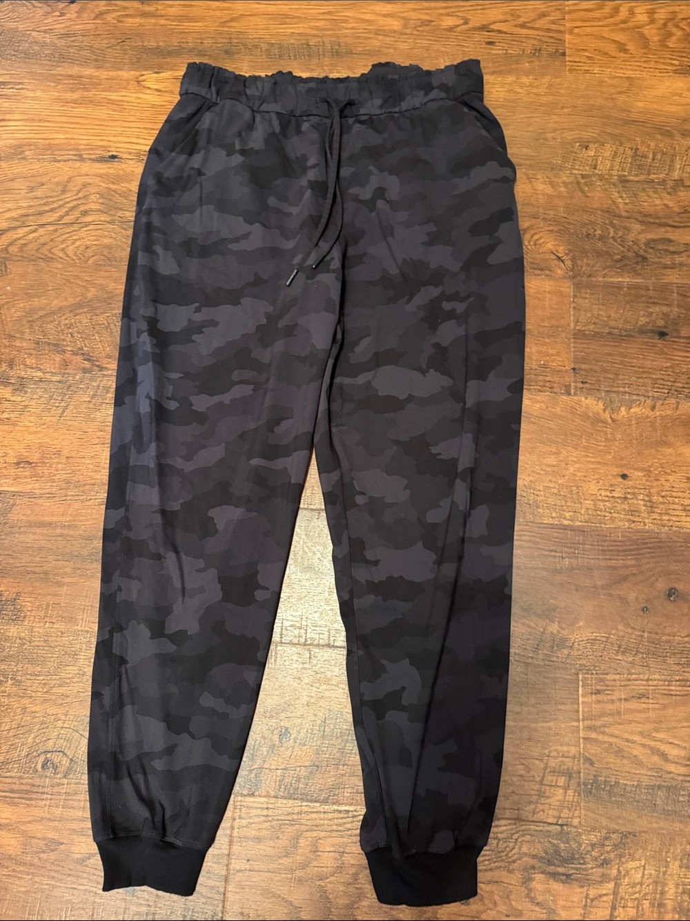 Lululemon joggers in ladies size 12